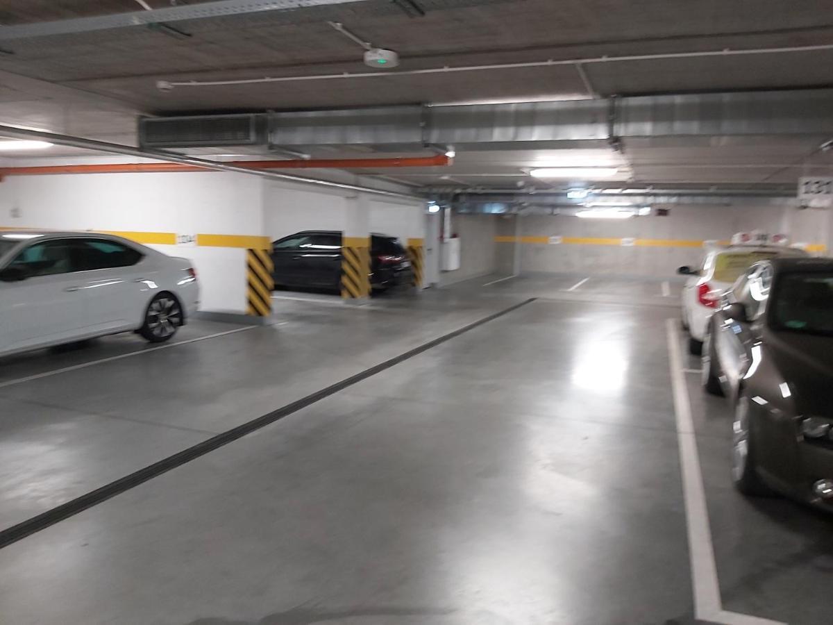 Spectrum Super Vip Free Parking Gdańsk Buitenkant foto
